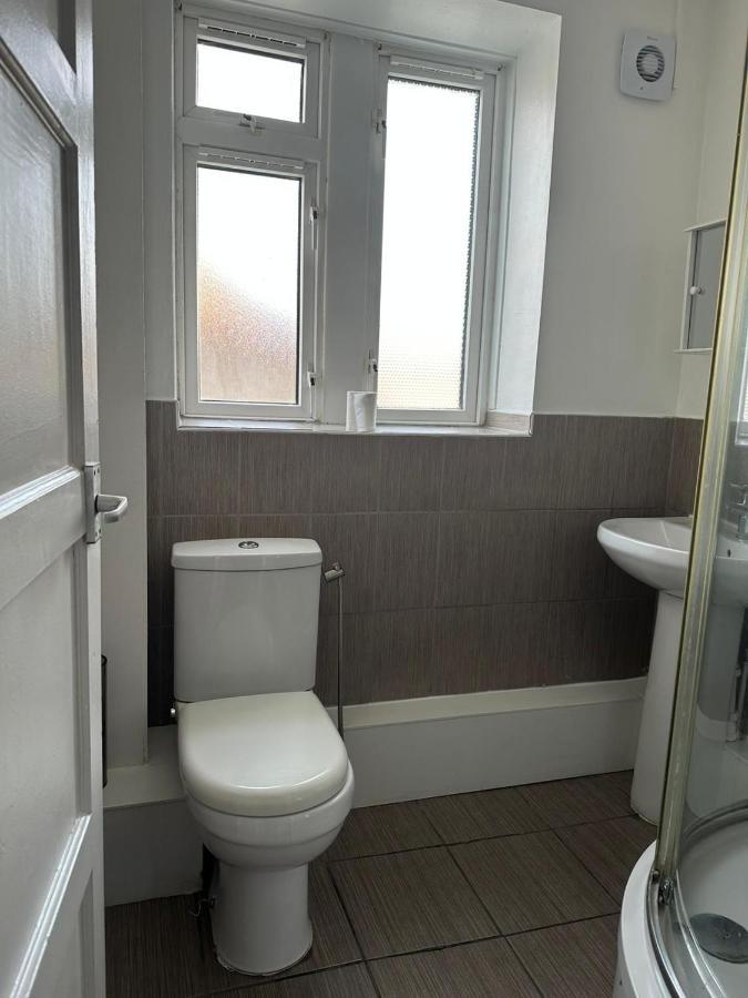 Spacious 2 Bed Flat 바킹 외부 사진