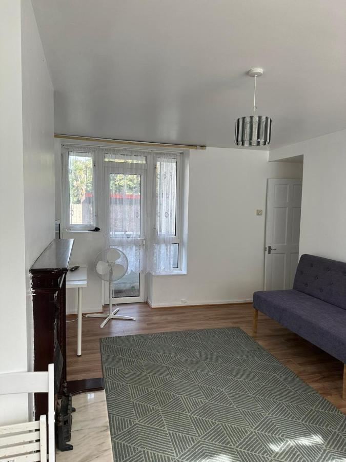 Spacious 2 Bed Flat 바킹 외부 사진